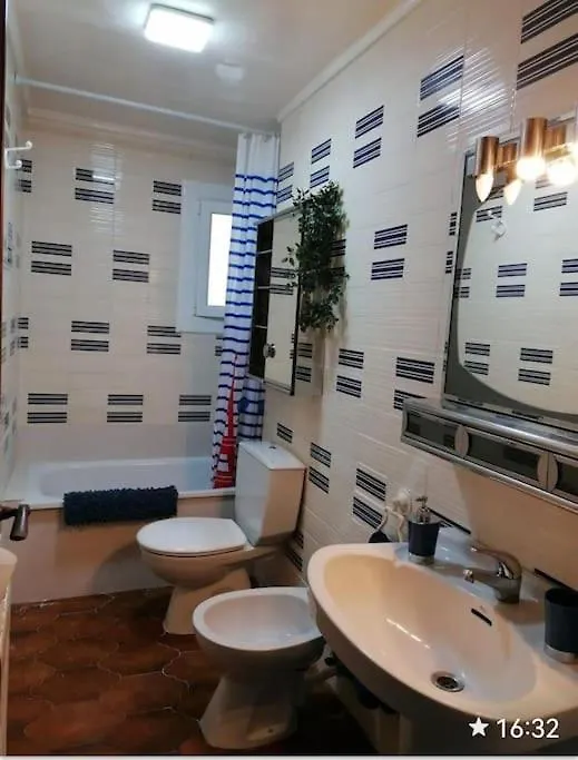 Apartment Spacious Family Flat Centrally Located. Palamos