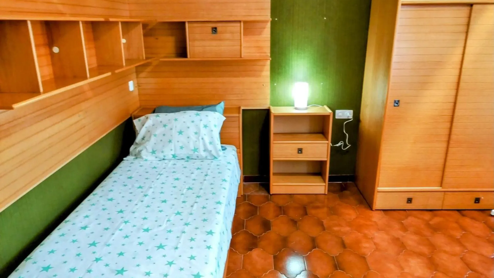 Apartment Spacious Family Flat Centrally Located. Palamos